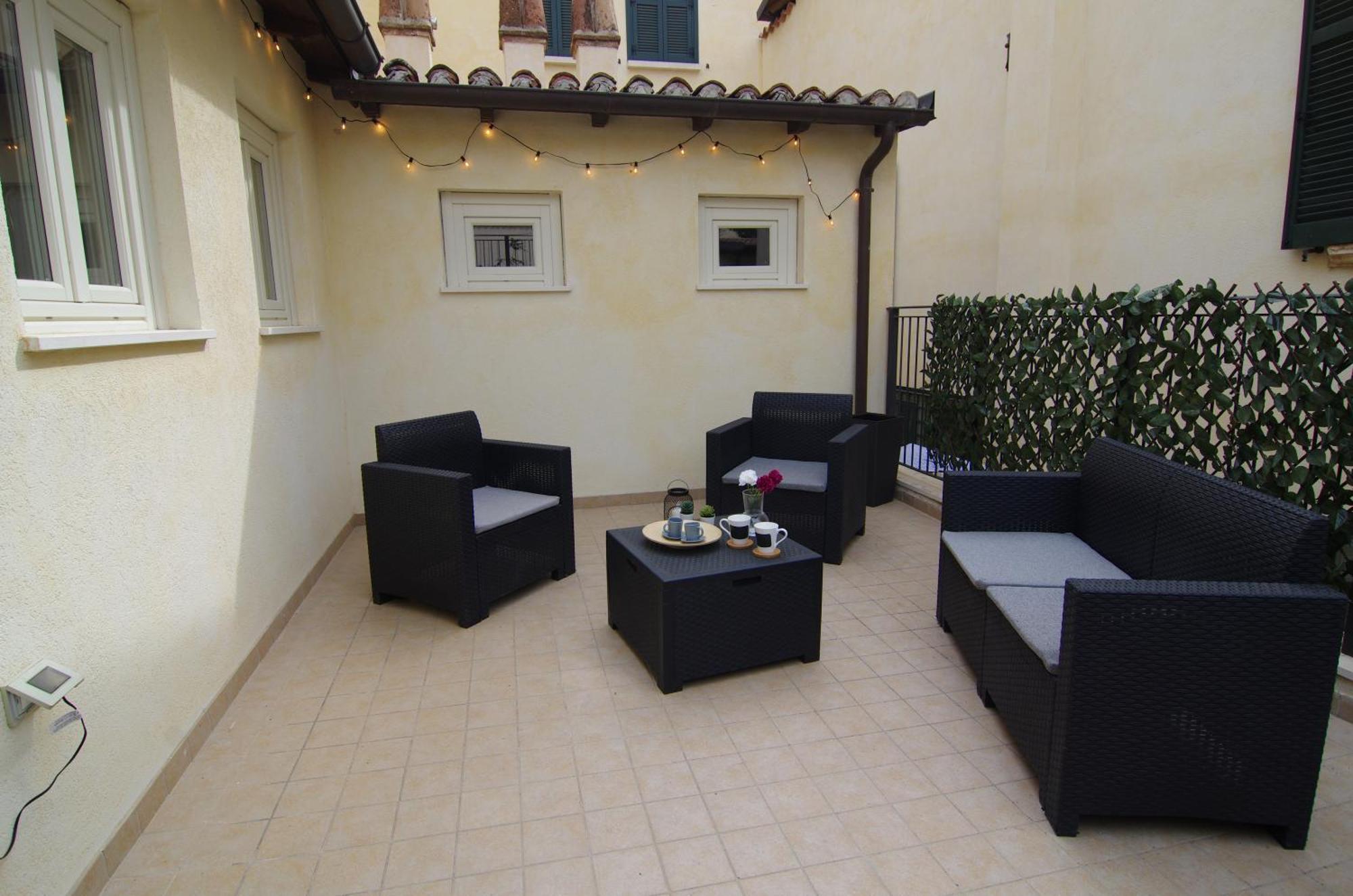 Cozy House Con Corte Privata In Centro Storico Aq Л'Акуила Экстерьер фото